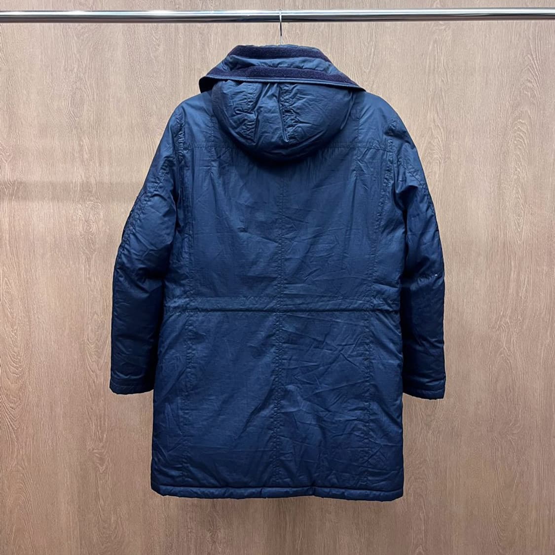 C.P. 컴퍼니 고글 파카 패딩 하이넥 슬리브 포켓 디테일 네이비 상품이미지3