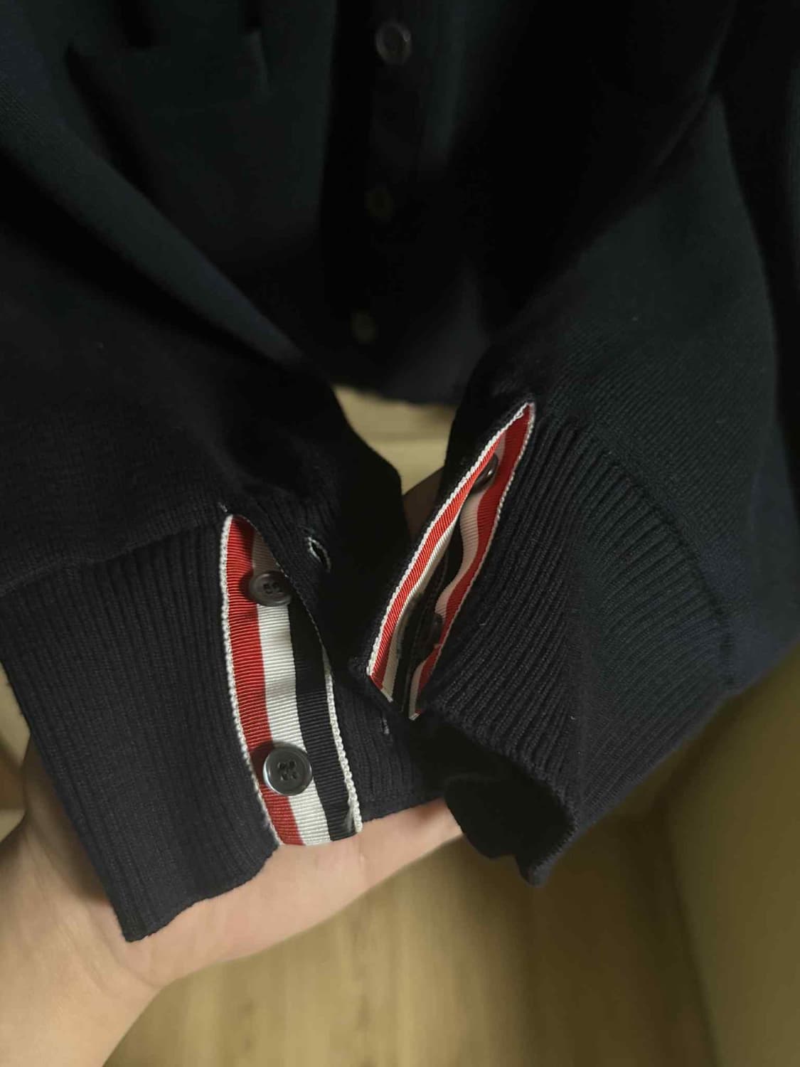 톰브라운 밀라노스티치 암밴드 가디건 네이비 4 상품이미지4