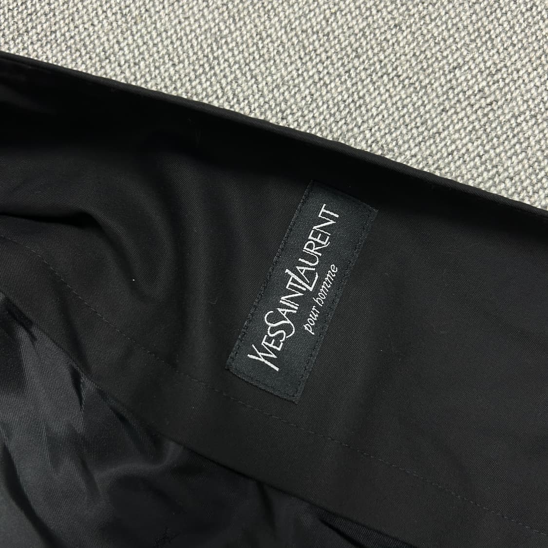 입생로랑 벨티드 블랙 트렌치코트(100) 상품이미지5