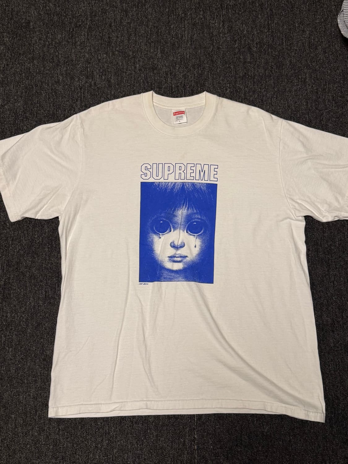 [L] 슈프림 x 마가렛 킨 티어드롭 티셔츠 화이트 - 24SS 상품이미지1