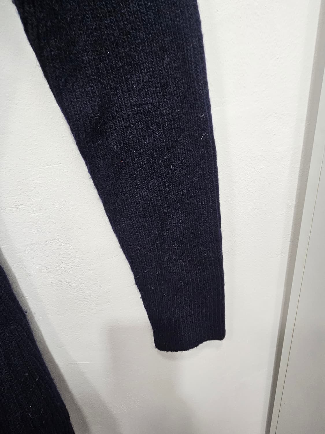 네이비 꽈배기 니트미디 지퍼 원피스 상품이미지5