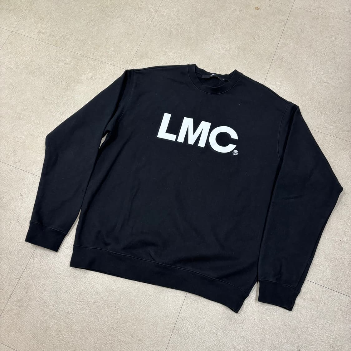 Lmc 빅로고 블랙 맨투맨 상품이미지1