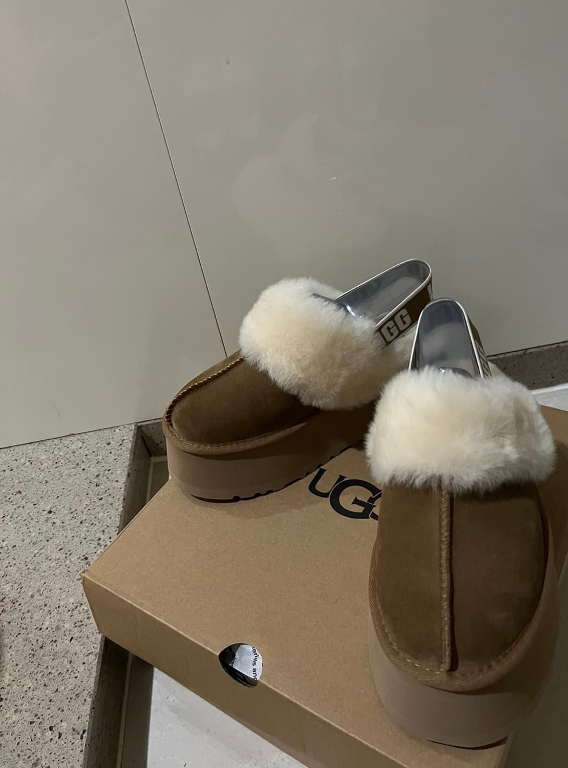 UGG 어그 펀케트 체스트넛 US 6 사이즈 판매 상품이미지1