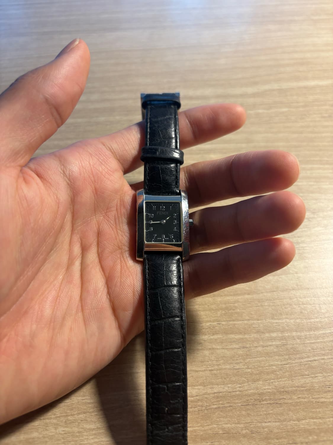 펜디 가죽 시계 상품이미지3