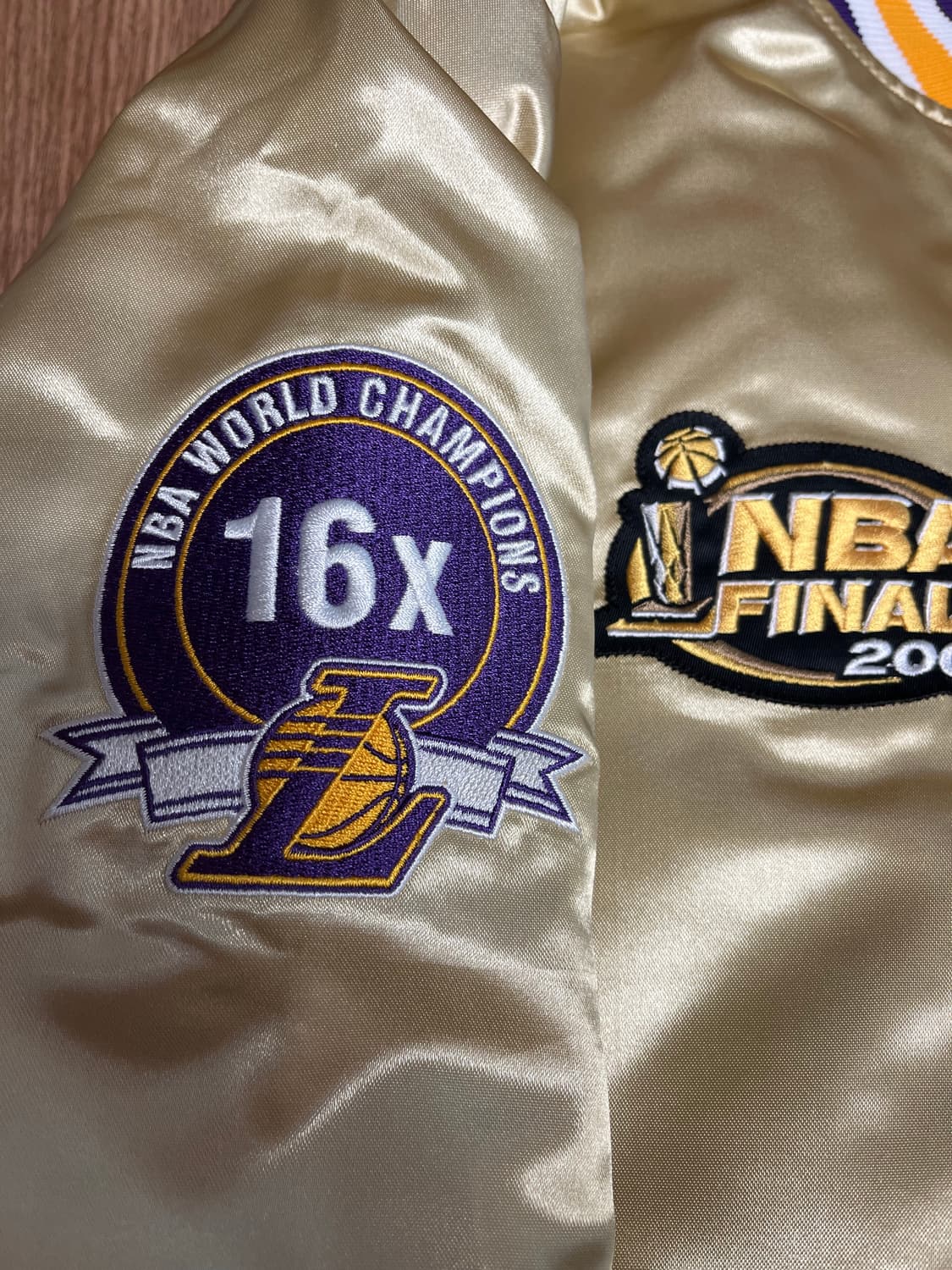 미첼앤네스 NBA LA 레이커스 2000 챔피언쉽 골드 새틴 자켓 M 상품이미지4