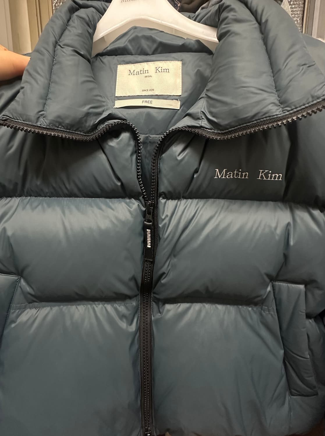 마땡킴 하이넥 클래식 크롭 퍼퍼 다운 점퍼 패딩 다크그린 상품이미지2