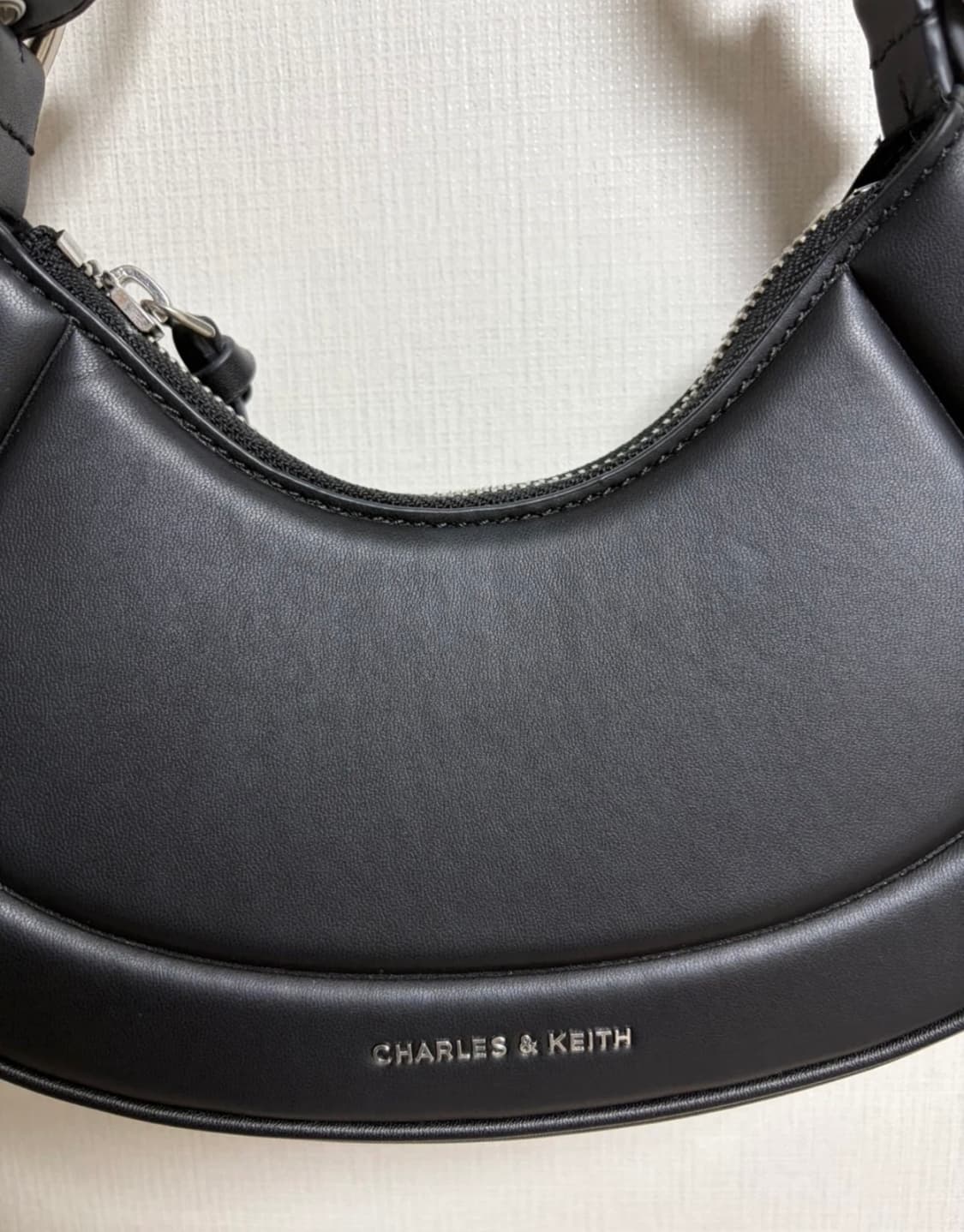 [찰스앤키스] 페트라 그로밋-스트랩 커브드 숄더백 상품이미지2