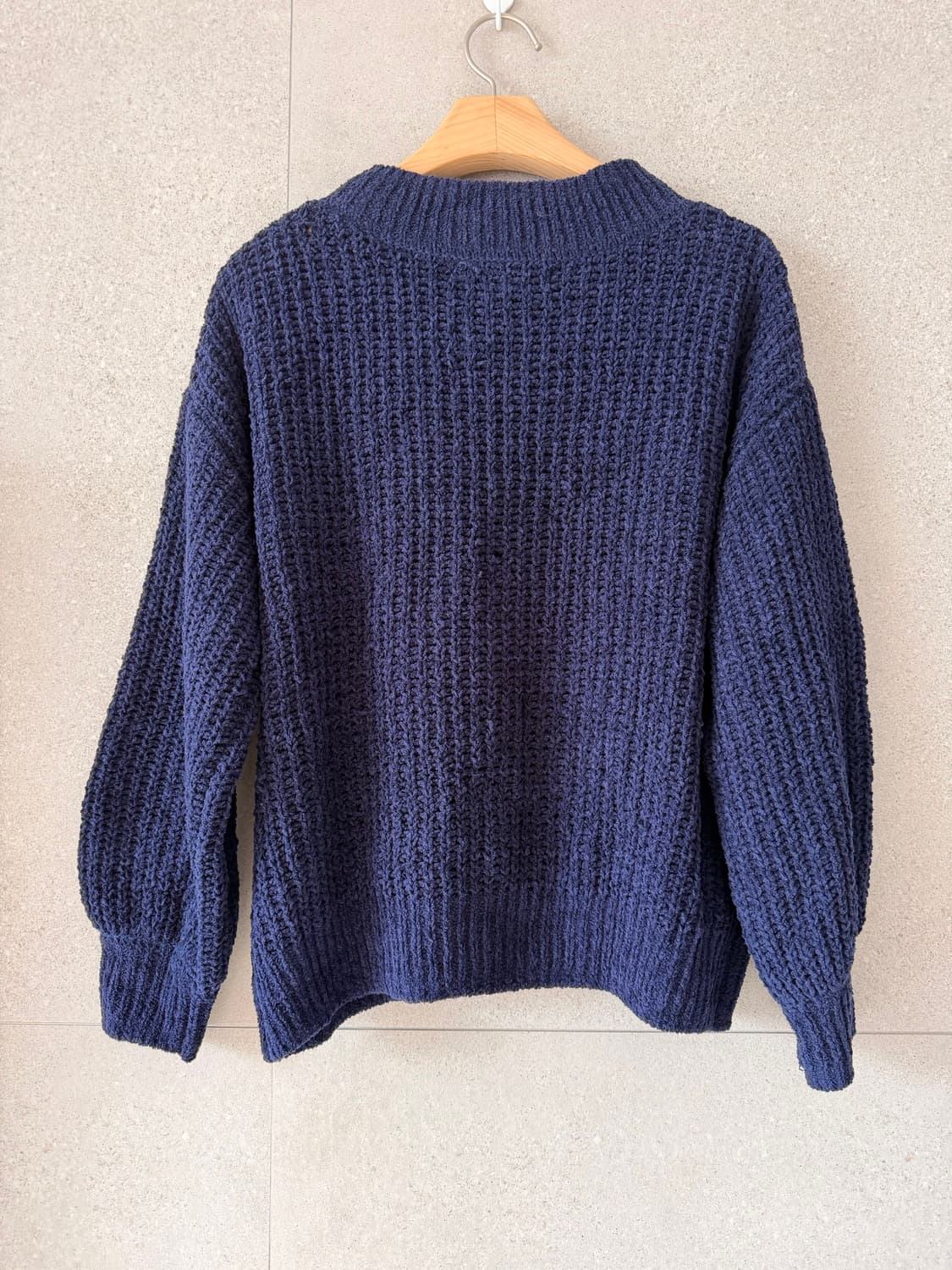 네이비 케이블 니트 스웨터 촉촉한 실 상품이미지2