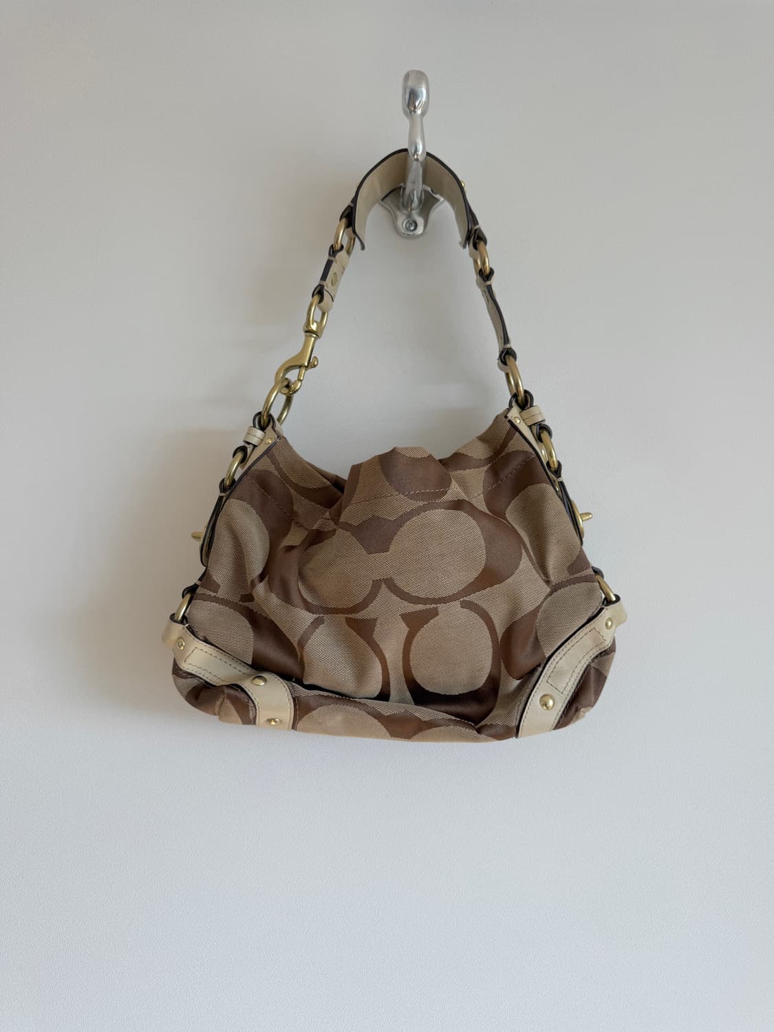 코치(COACH) 모노그램 숄더백 상품이미지1