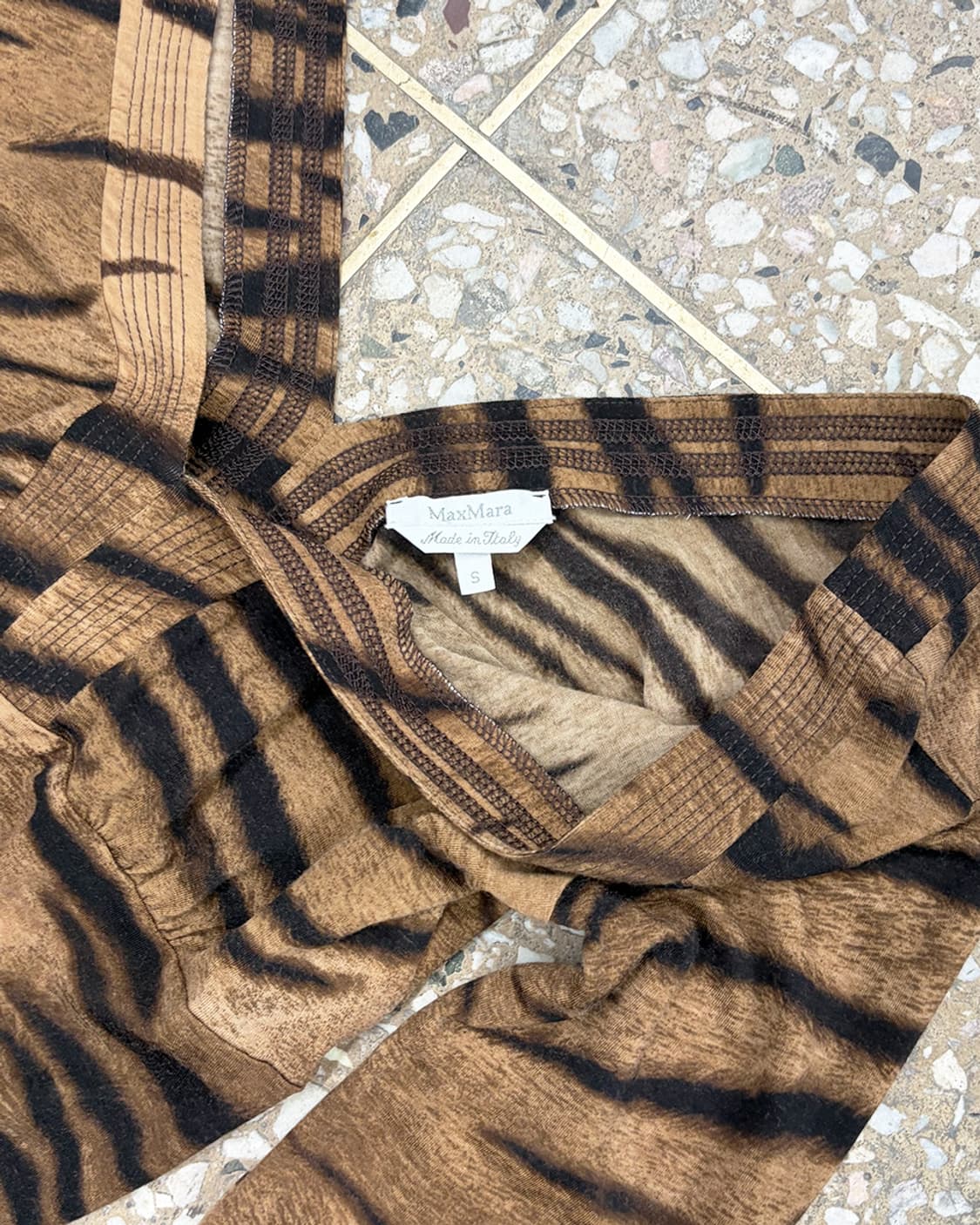 막스마라 애니멀 프린트 셔링 탑 상품이미지5