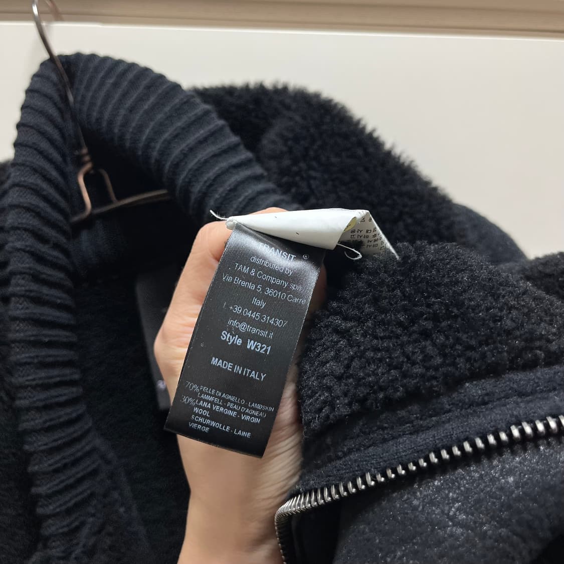 트랜짓 사선 하이넥 램스킨 무스탕자켓 상품이미지5