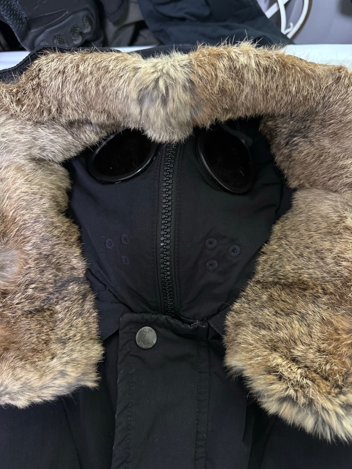 Cp컴퍼니 고글 토끼털 탈부착 노르지 덕다운 패딩 상품이미지6