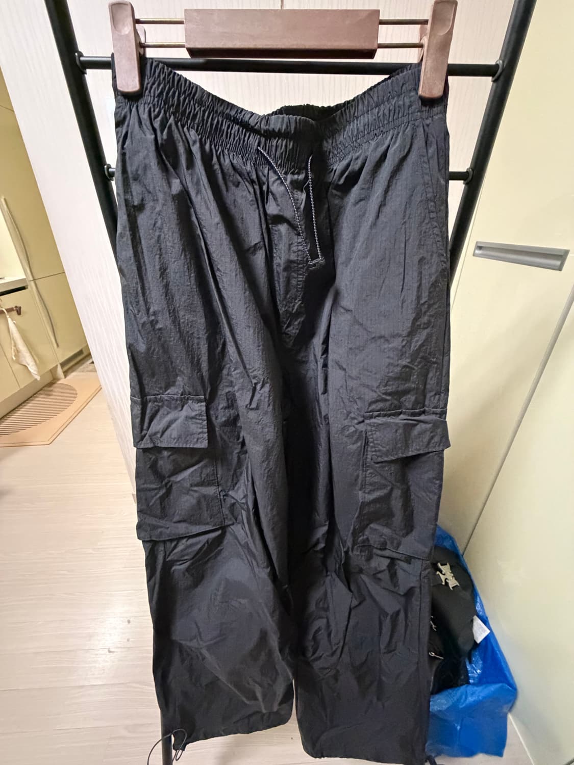 앵글런 립스타 나일론 카고 팬츠 상품이미지1