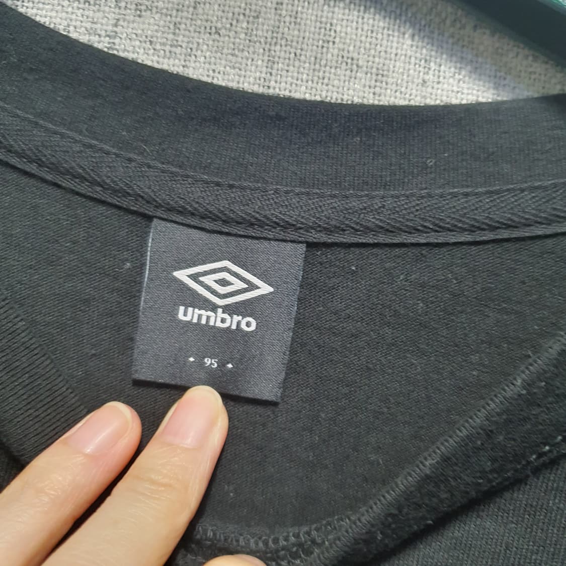 엄브로 블랙 프린팅로고 반팔 티셔츠  상품이미지4