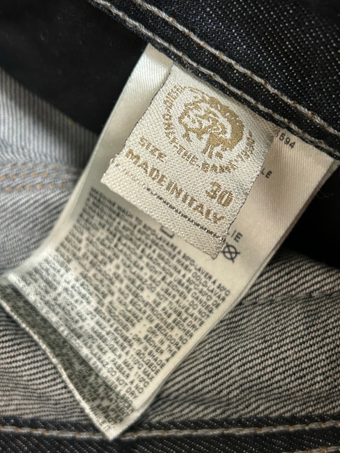 디젤 크룰리 레귤러 슬림 핏 생지 데님팬츠 상품이미지7