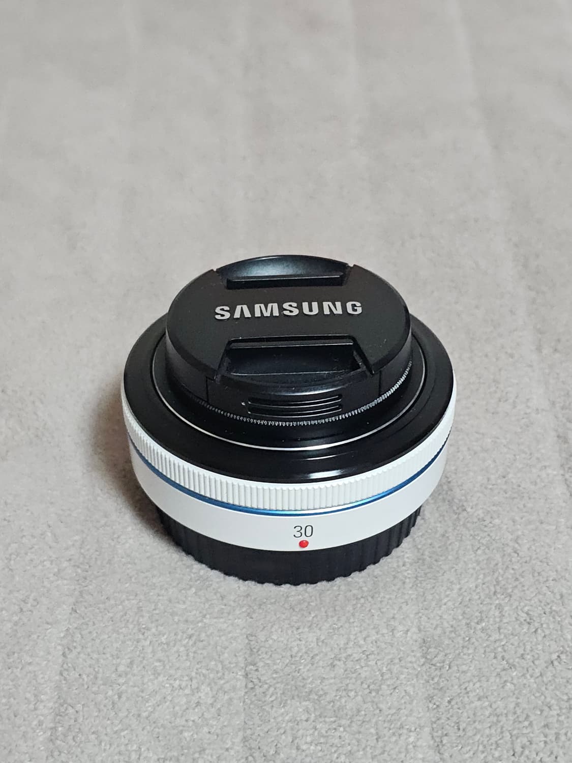 삼성 미러리스 카메라용 30mm 단렌즈 상품이미지1