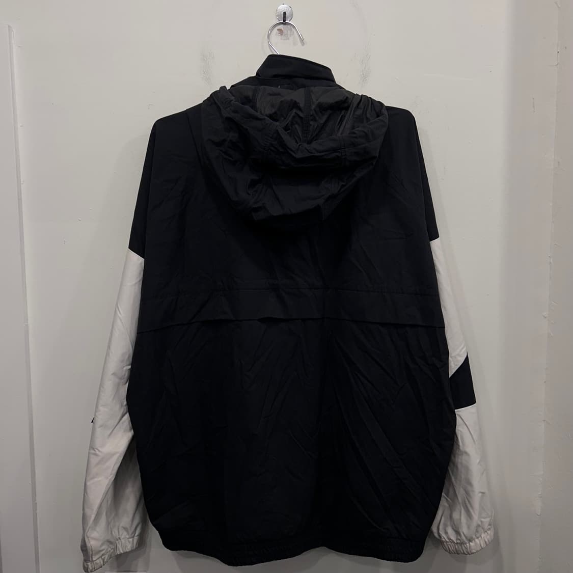 뉴발란스 올드스쿨 배색 오버핏 후드 바람막이 상품이미지5