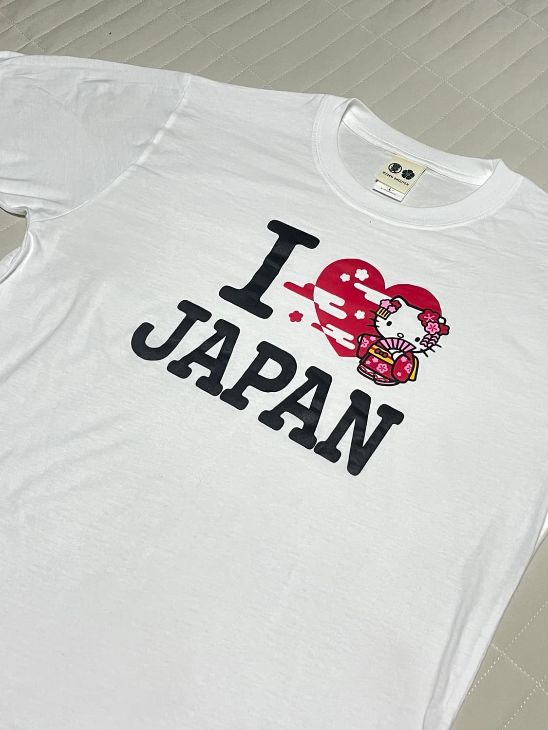 [새상품]부덴쇼텐 헬로키티 LOVE JAPAN 반팔 상품이미지1