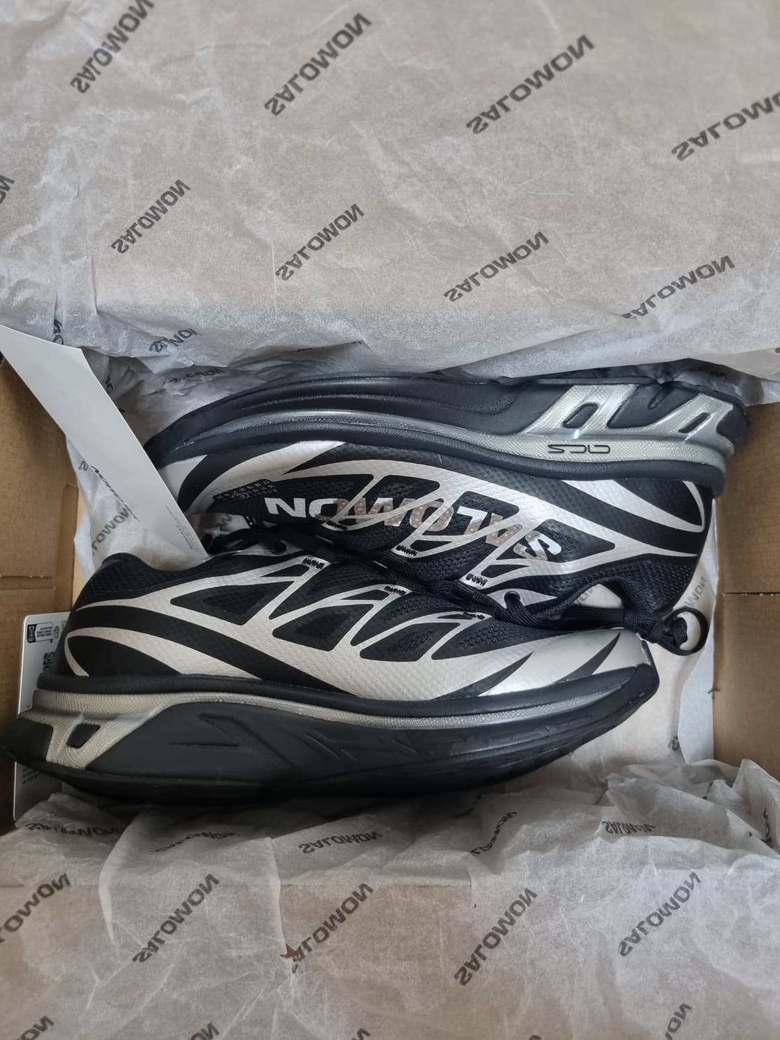 살로몬 x MM6 메종 마르지엘라 XT-MM6 블랙 Ftw 실버
j235 상품이미지3