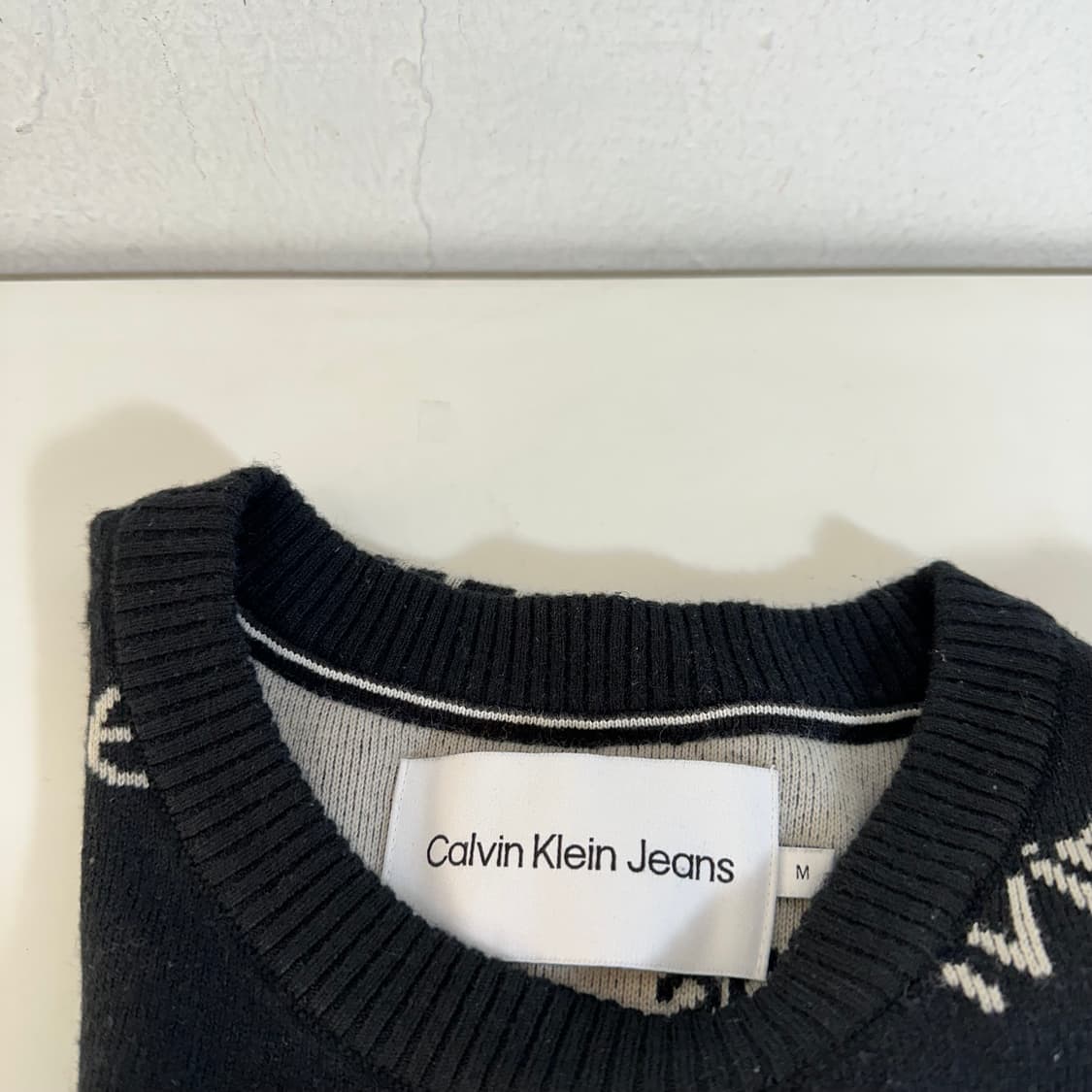 M 켈빈클라인 블랙 멀티로고 라운드니트 상품이미지5