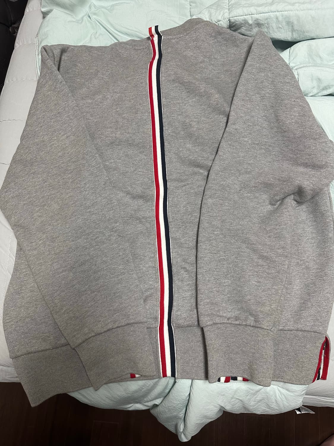 톰브라운 맨투맨 3->4 상품이미지2