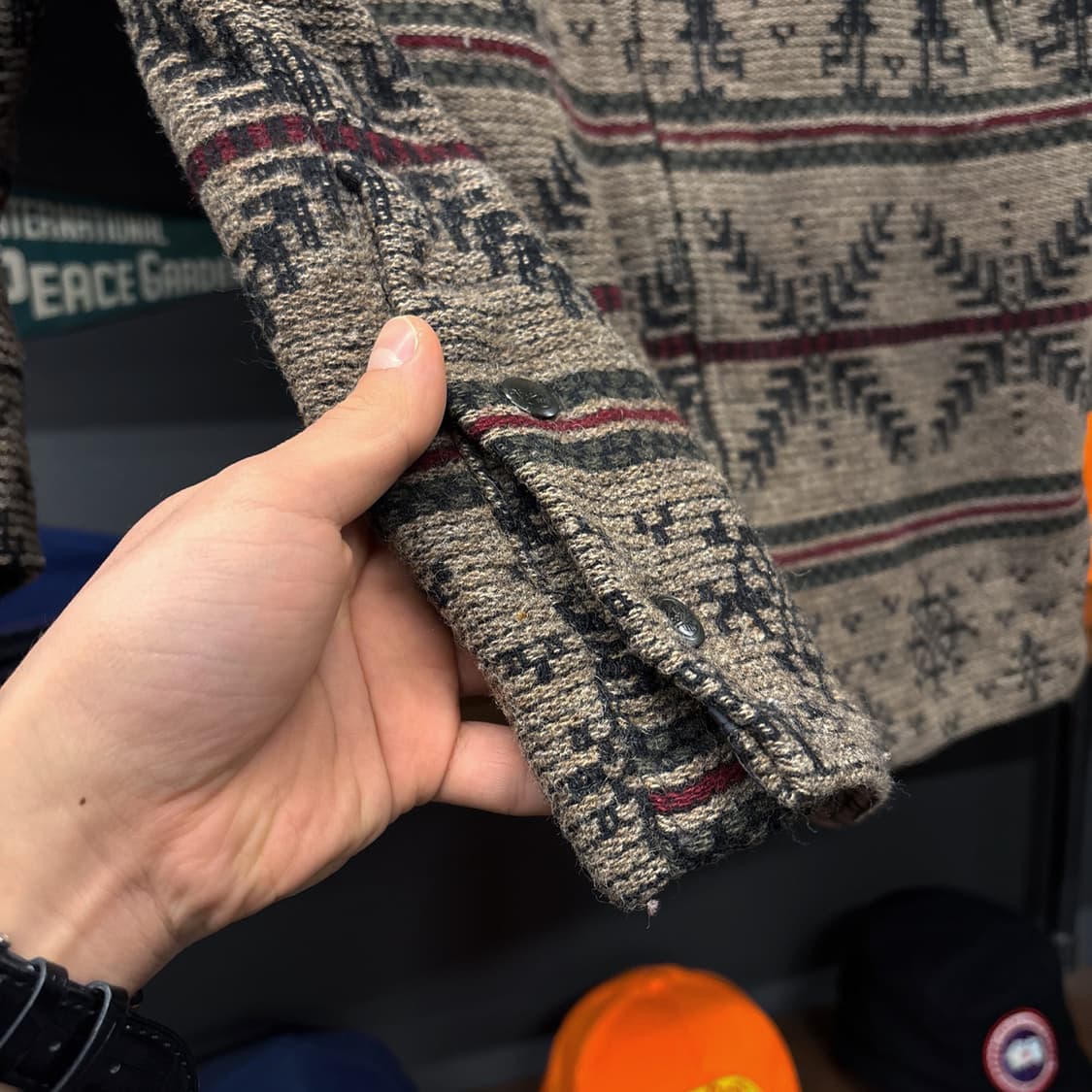 울리치 브랜치 휴먼 패턴 울 블랭킷 후드 니트집업 N365 상품이미지6