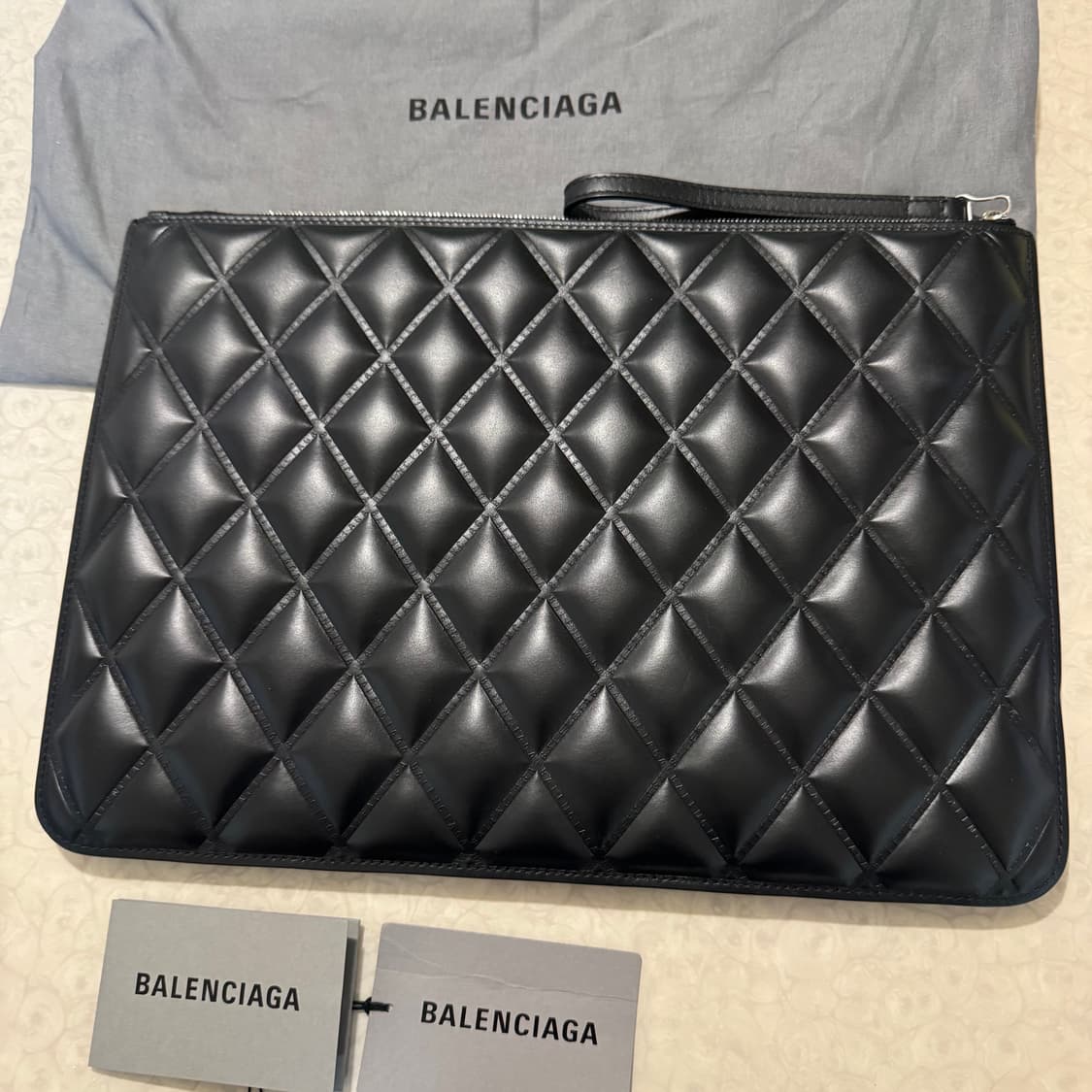 (새상품급) 발렌시아가 퀄팅 레더 클러치 블랙 상품이미지4