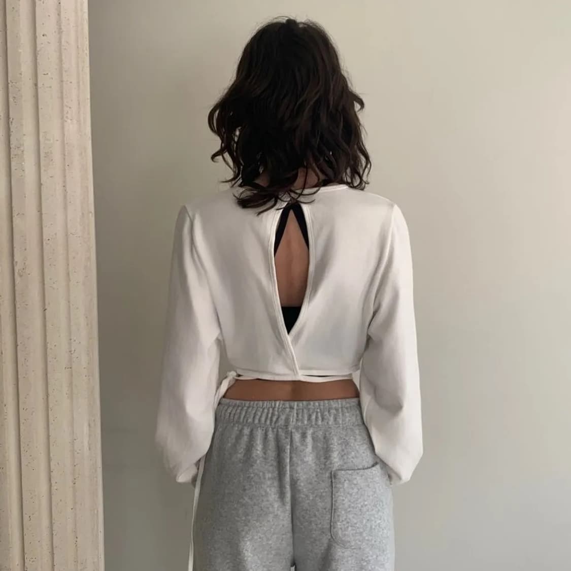 인지액티브 오픈 타이 백 스웻셔츠 화이트 상품이미지5