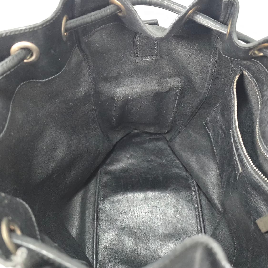 생로랑 드로우스트링 크로스 숄더 버킷백  상품이미지8