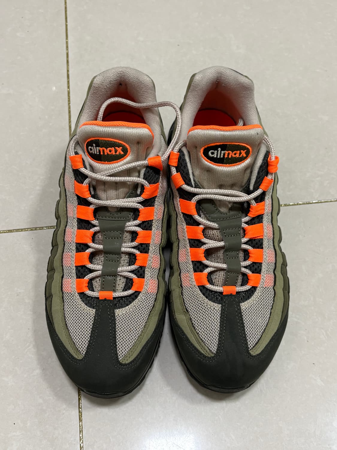 에어맥스 95 뉴트럴 올리브 토탈 오렌지 상품이미지3