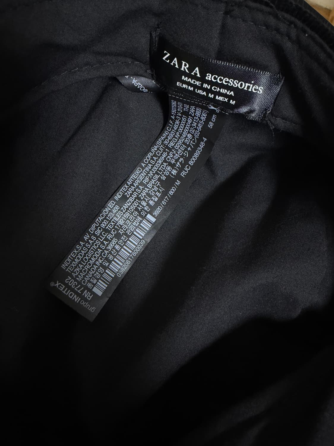 자라 블랙 벨벳 코듀로이 베레모 M size 상품이미지2