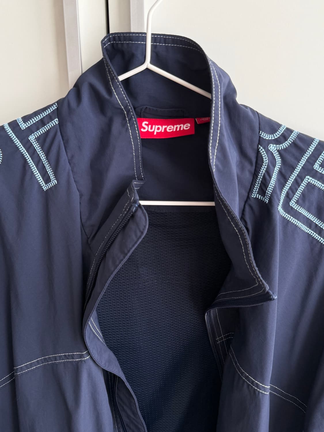 슈프림 스펠아웃 자수 트랙자켓 네이비 M 상품이미지4