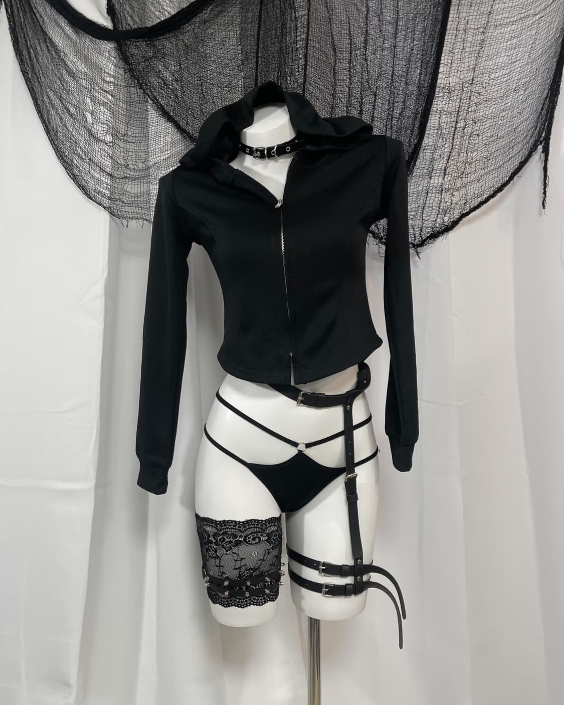black crop hood zip-up 상품이미지1