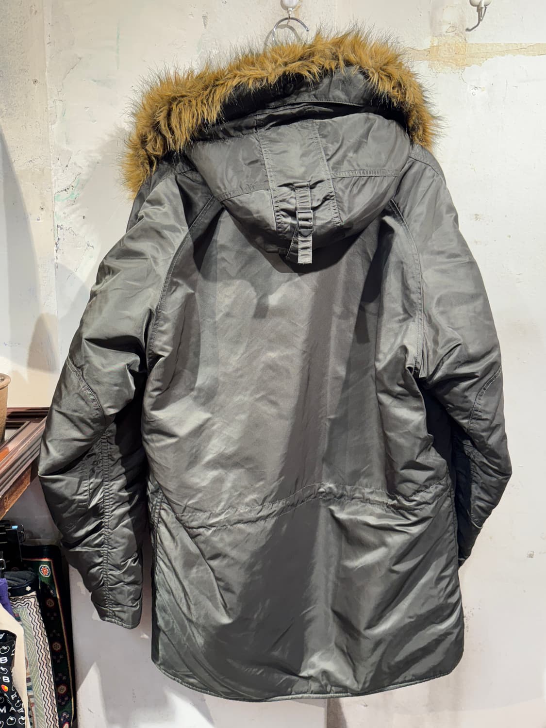 Alpha Industries Inc. khaki puffer jacke 상품이미지2