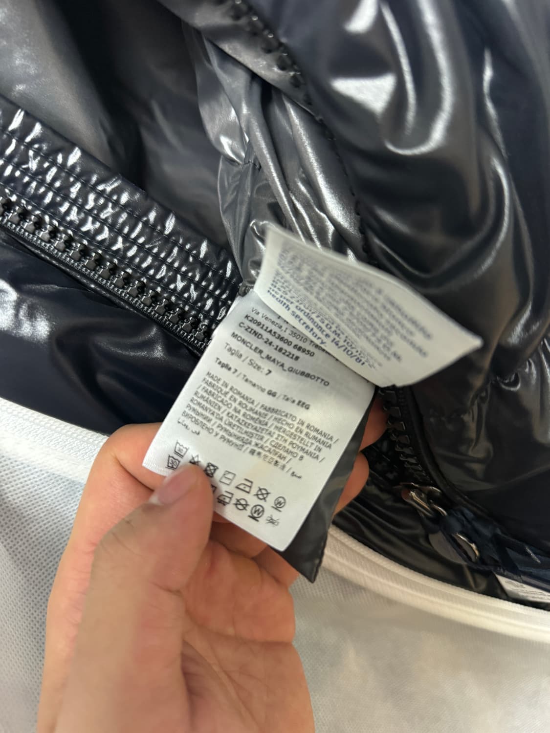 몽클레르 마야 후드 쇼트 다운 자켓 블랙 - 25FW 상품이미지4