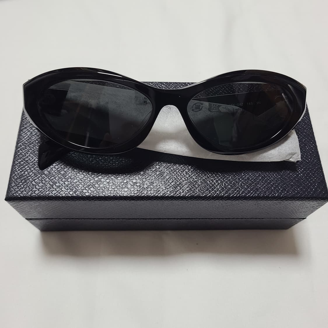 프라다 심볼 선글라스 슬레이트 그레이 렌즈 얼터너티브 핏 상품이미지1