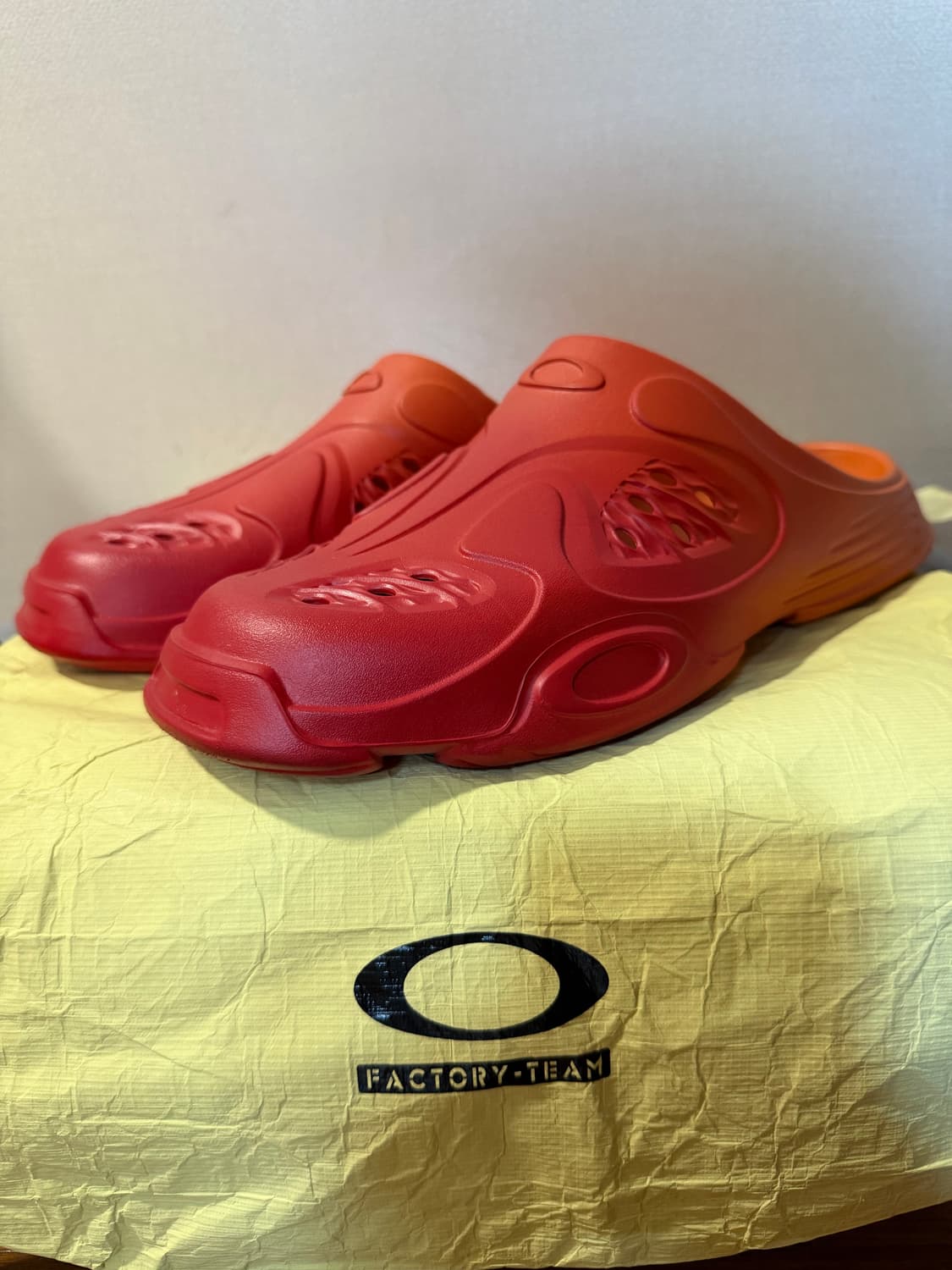 오클리 팩토리 팀 그라디언트 파구로 슬라이드 오로라 셀로시아 상품이미지2