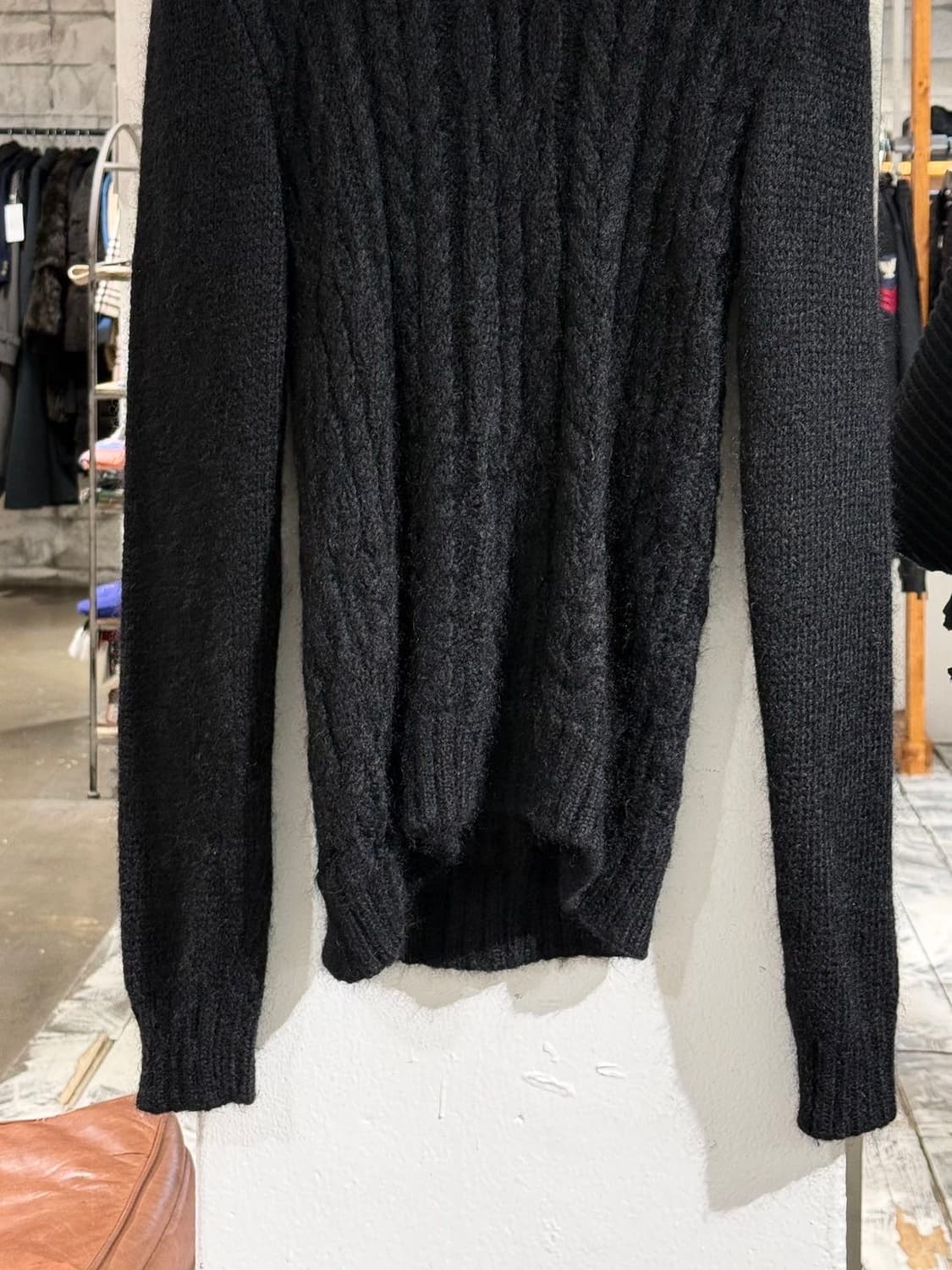 발망 블랙 금장 버튼 모헤어 케이블 니트 스웨터 상품이미지3