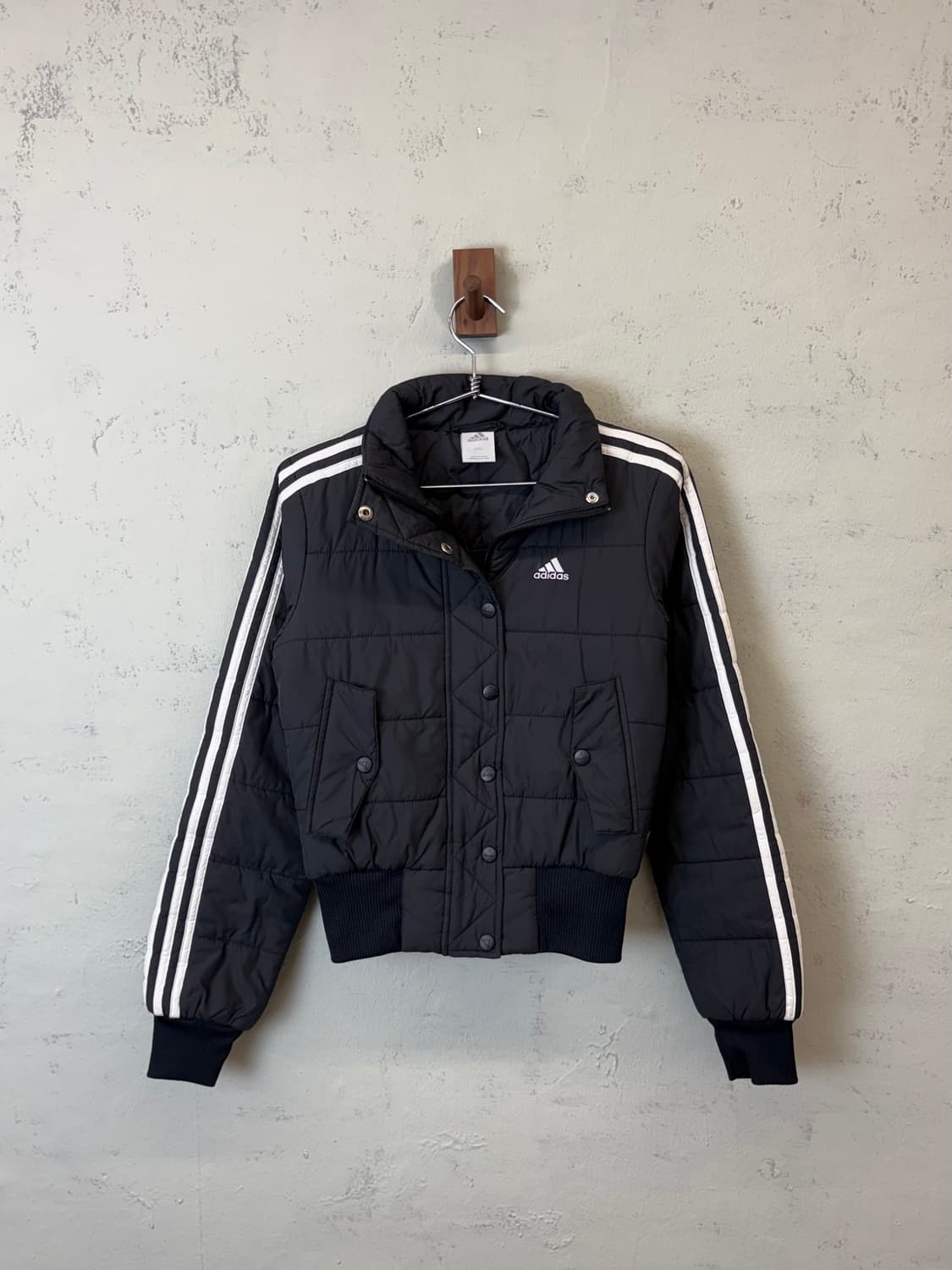 아디다스 빈티지 삼선 크롭 숏패딩 블랙 상품이미지1