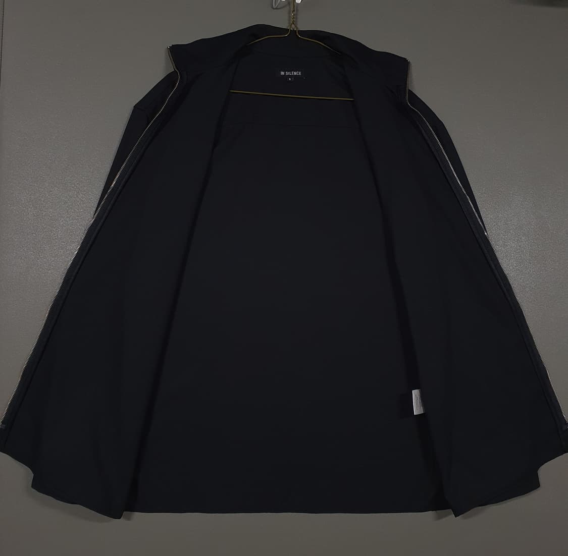 실측 M (95) 인사일런스 신형 드레이프 집업 셔츠 블랙 오버핏 상품이미지8