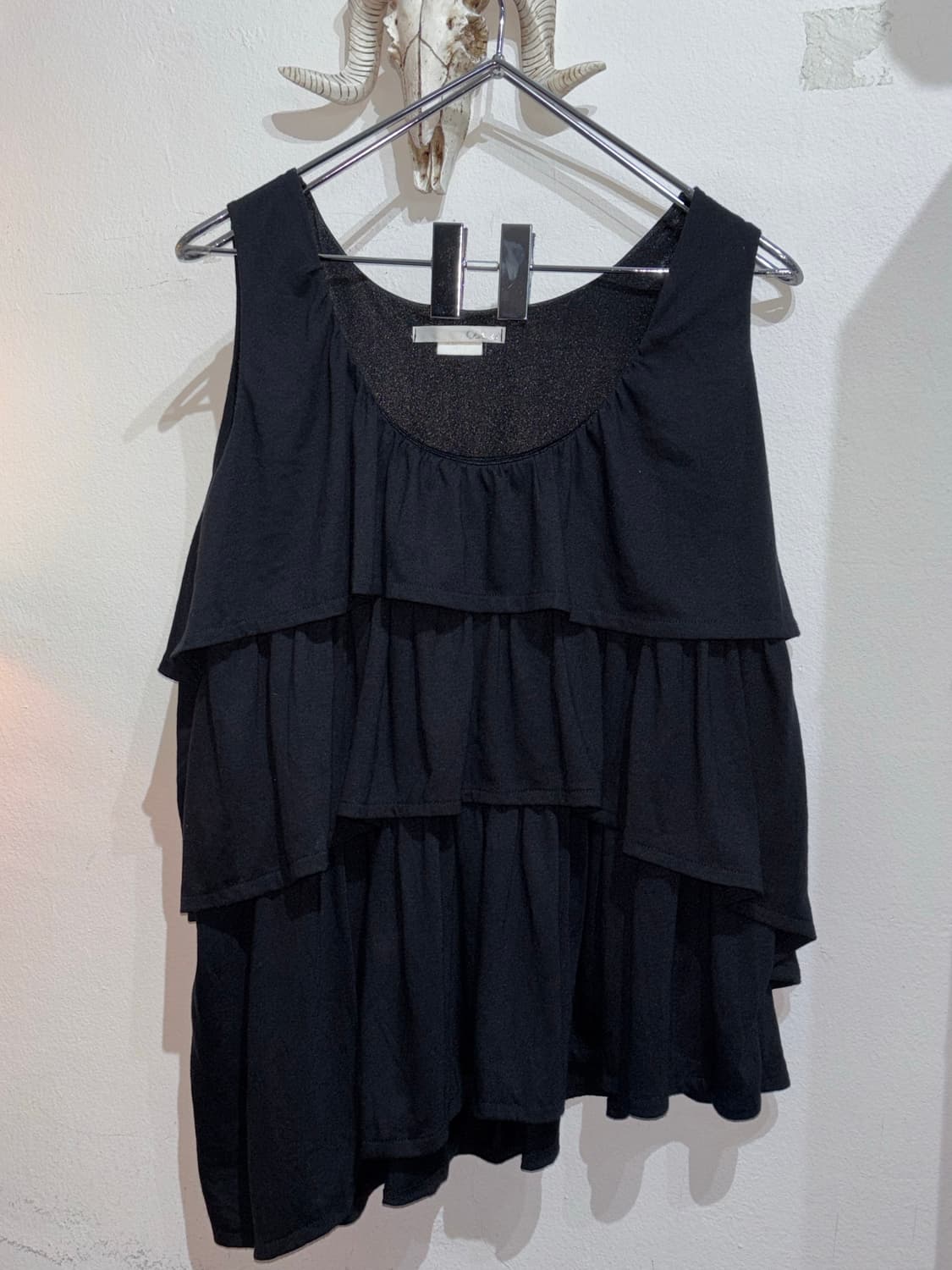 BLACK RUFFLE SLEEVELESS 상품이미지2