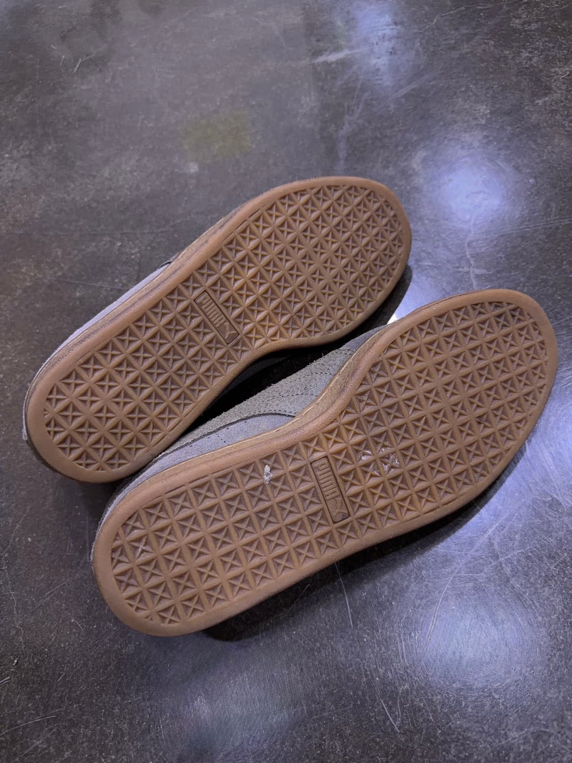 푸마 스웨이드 클래식 그레이 검 스니커즈 275 상품이미지8