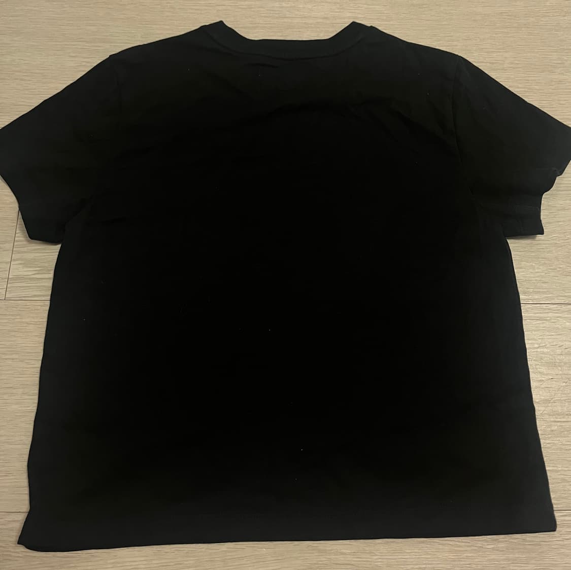 마뗑킴 BLURRED LOGO CROP TOP IN BLACK 상품이미지3