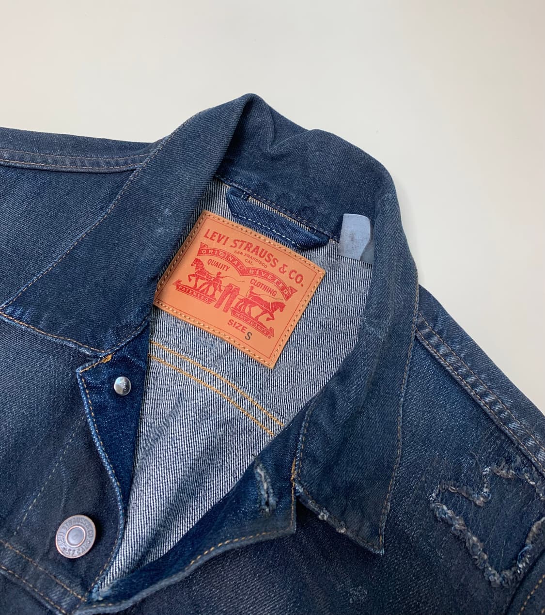 [S] 리바이스 데미지 워시드 트러커 자켓 상품이미지3