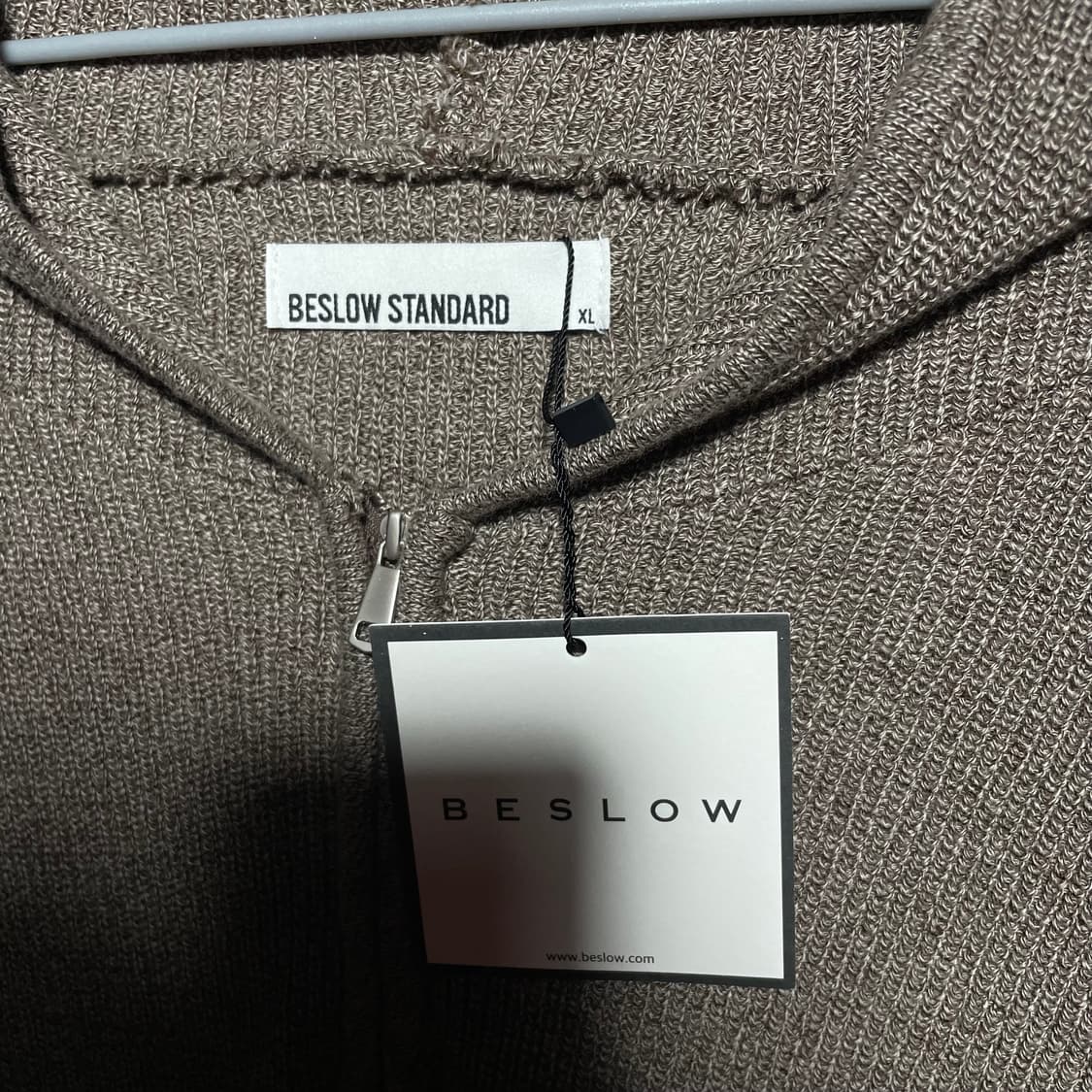 새상품 BESLOW 스탠다드 후드 니트 상품이미지3