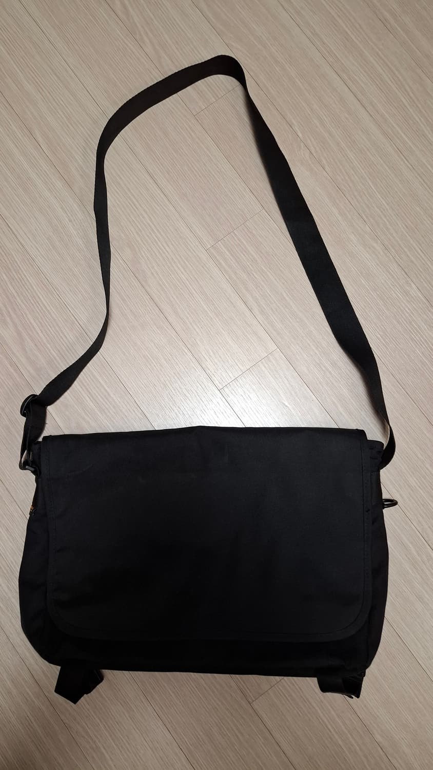 무신사 스탠다드 코듀라 메신저백 블랙 상품이미지1