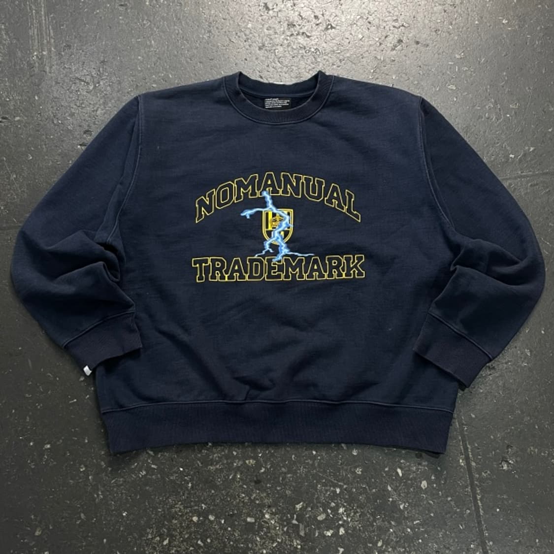 100 노매뉴얼 맨투맨 상품이미지1