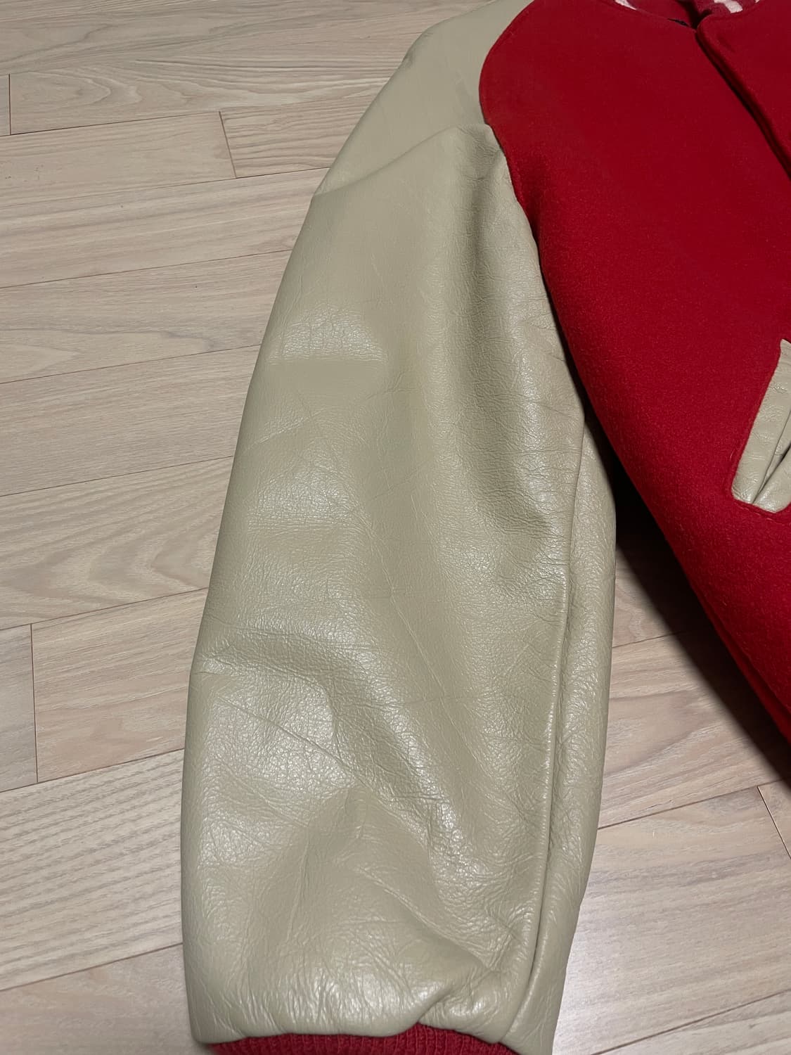 DeLong 바시티 자켓 M 판매합니다. 상품이미지5