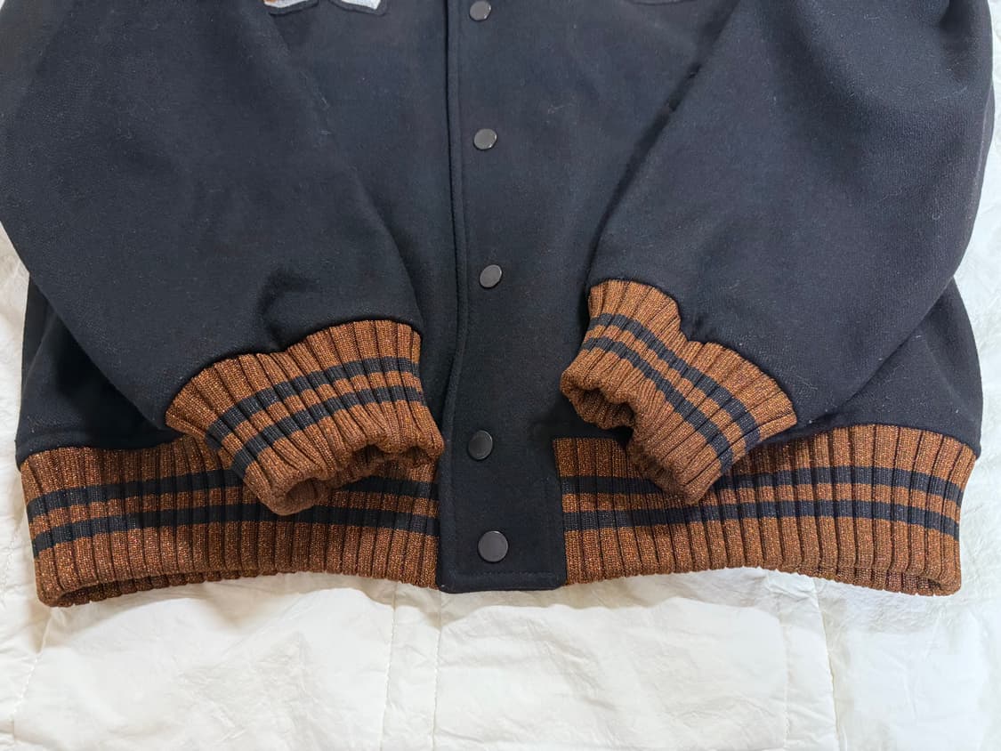 [L] 오프화이트 테리패치 자수 바시티 자켓 상품이미지5