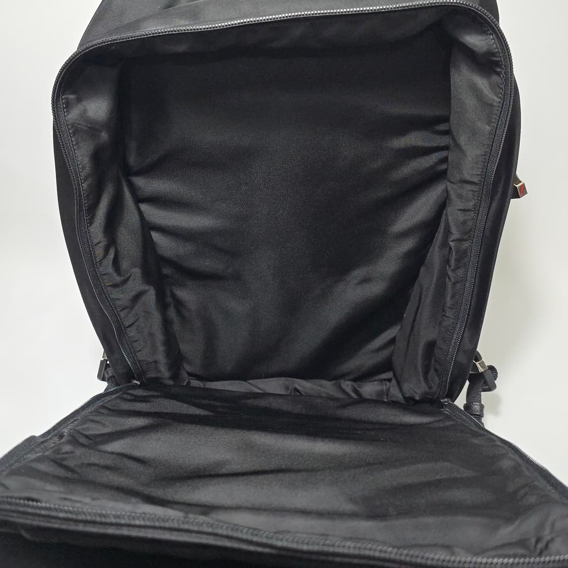 프라다 삼각로고 멀티포켓 백팩 상품이미지9